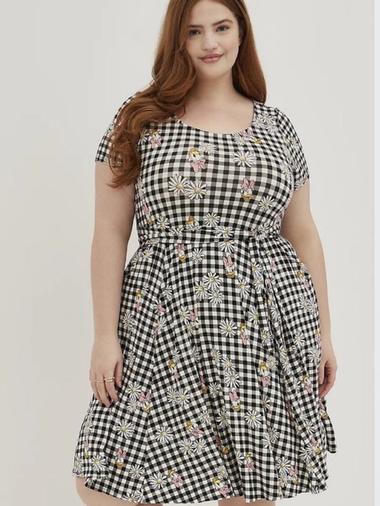 torrid Dresses & Skirts - Torrid Gingham Disney Dress with Floral and Daisy Accents
